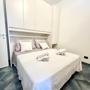 https://a-5-minuti-dal-mare-dolphin-beach-house.hotelitalianriviera.com